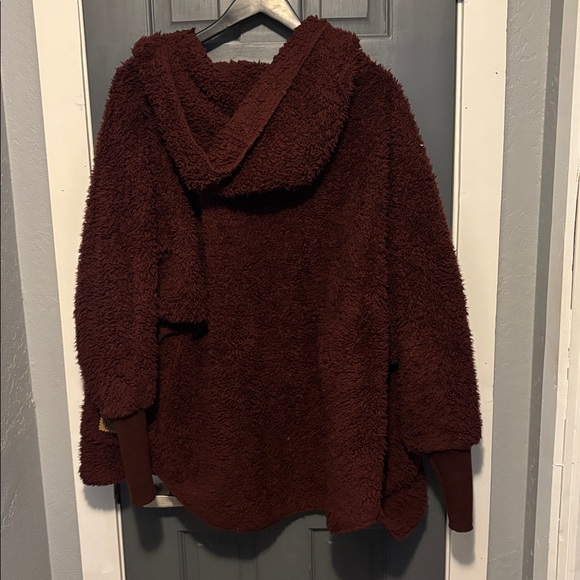Nordic Beach Burgundy Fuzzy Hooded Jacket with tight wrists - Picture 4 of 4